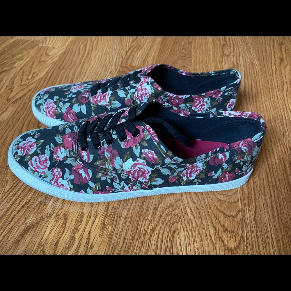 American Eagle Floral Shoes